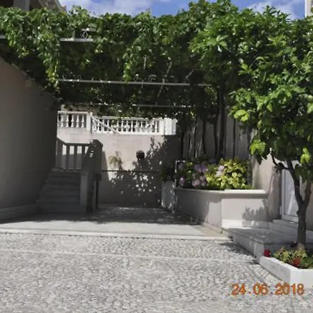 Zupa Dubrovacka, Poolside Retreat Near Dubrovnik